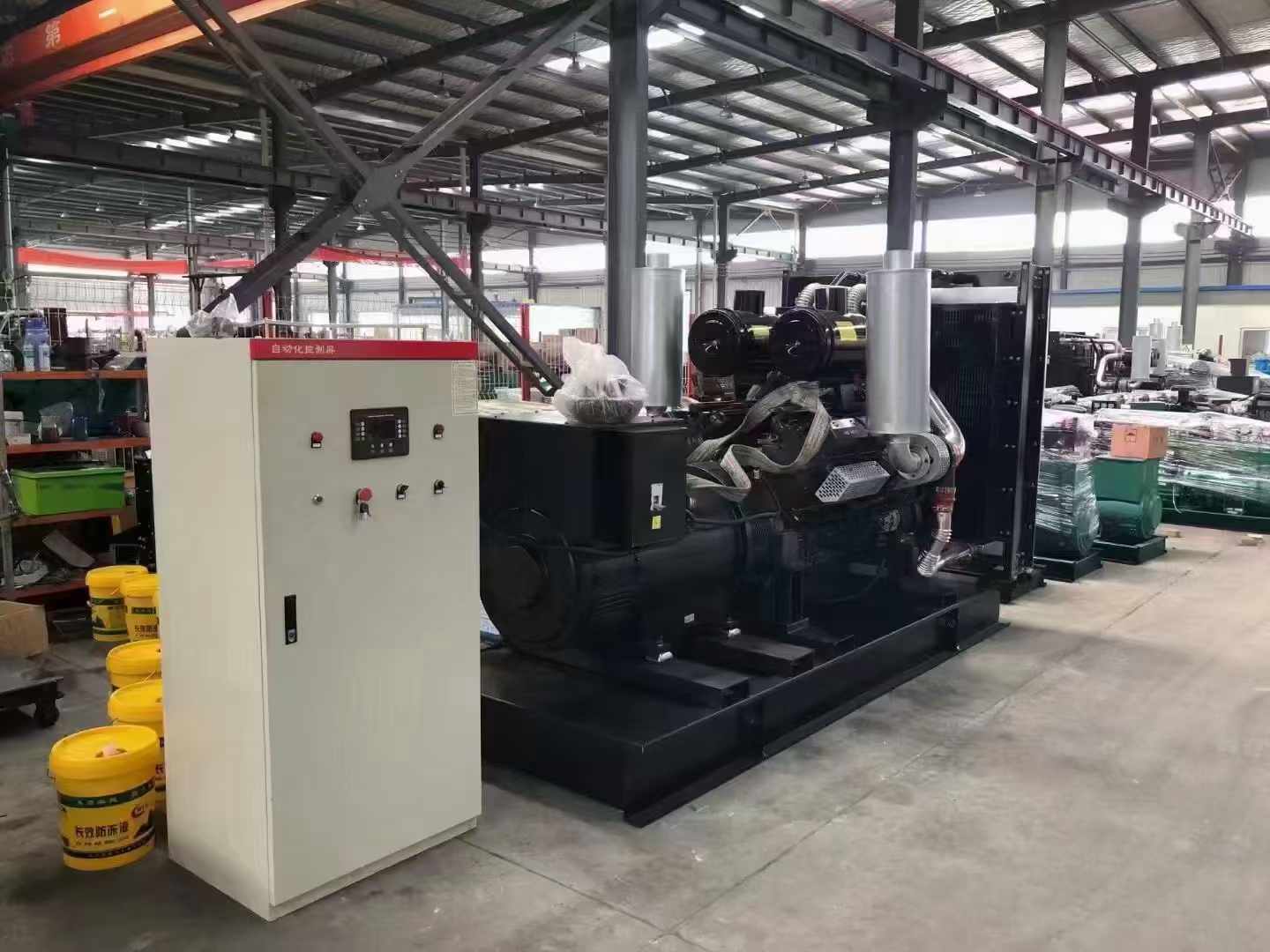 江山柴油发电机运行时的噪音和振动水平如何？